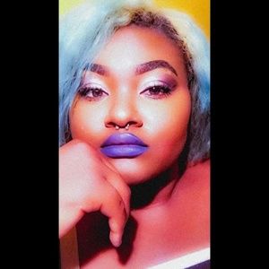 Meet your Posher, Nakenya